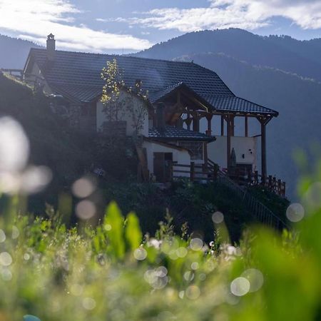 Zeneli Alpin Chalet Cerem Bagian luar foto