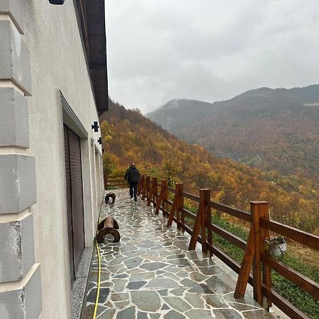 Zeneli Alpin Chalet Cerem Bagian luar foto